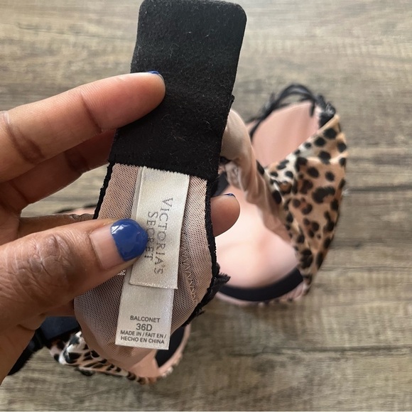 Victoria's Secret Cheetah Print Bra Size 36D - Picture 4 of 9